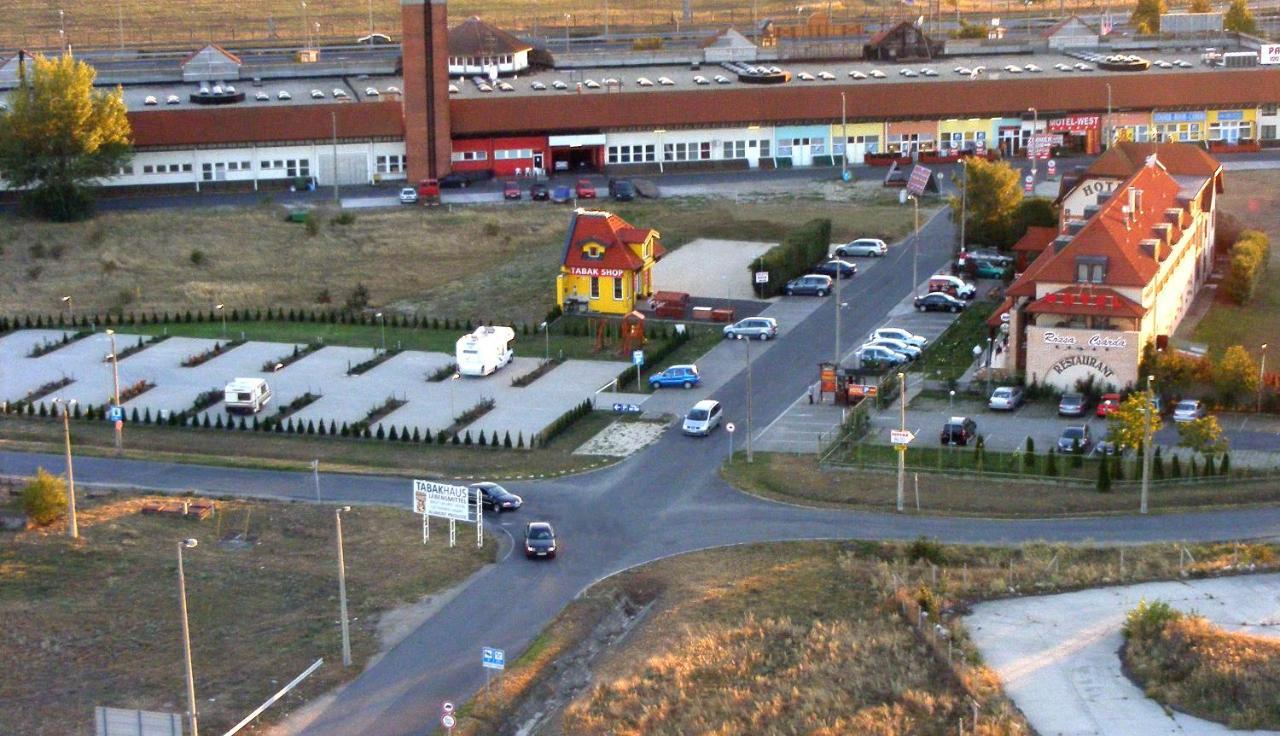 Hotel Rozsa Csarda Bungalow & Caravan Park Hegyeshalom Exterior foto